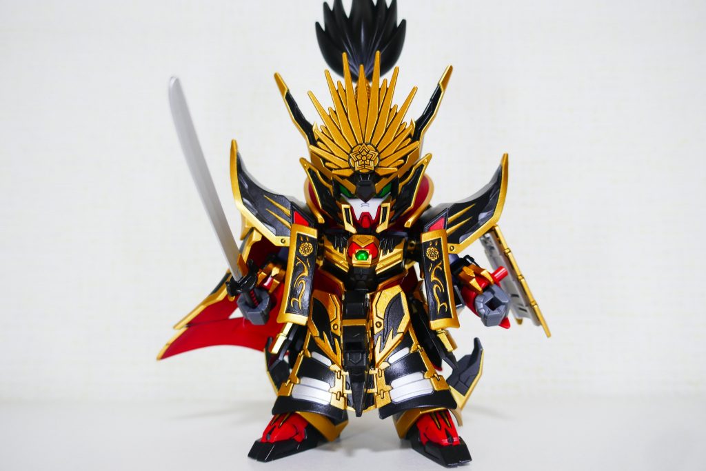 マントや襟の内側と外側で色を変更してあるので塗分けが大変でした。