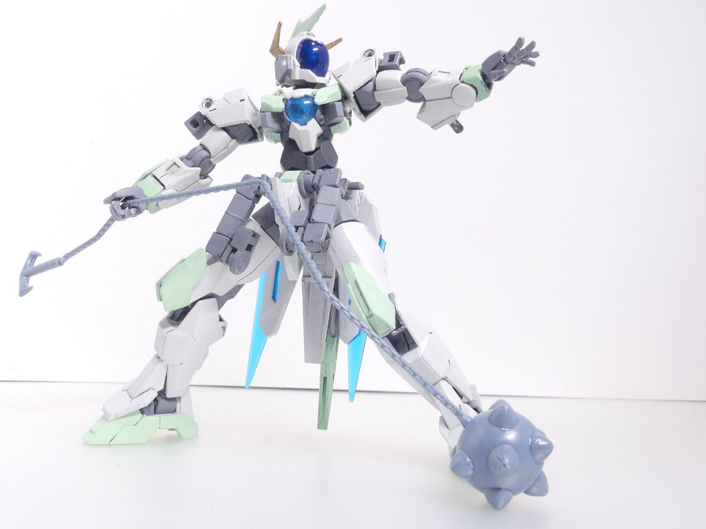 ガンダムハンマー:地球は戦争するところじゃないでしょう。もとい質量兵器。ハイパーの方は失敗したので(製作ストーリー参照)ガンダムハンマーの方でどうぞ。鎖は最近のガンプラのランナーよりも細く、うまく暖めないと変な方向に行ったり取れたりします・・・