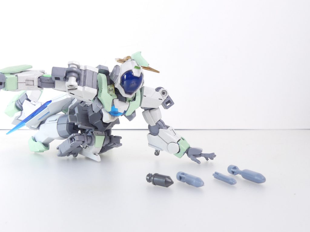 第151改「オリジン」旧キットをテストし終えたあたしは、もう少し新しい一年戦争武装も試してみることにした。「THE ORIGIN」。別解釈の一年戦争よね。ともかく、対MS戦闘が一般的でなかった頃に発明されたバズーカ。それを二丁持てば…うん。最終決戦だ。…ところで、弾頭パーツ、混ぜちゃったんだけど…どれがどれか、分かる?