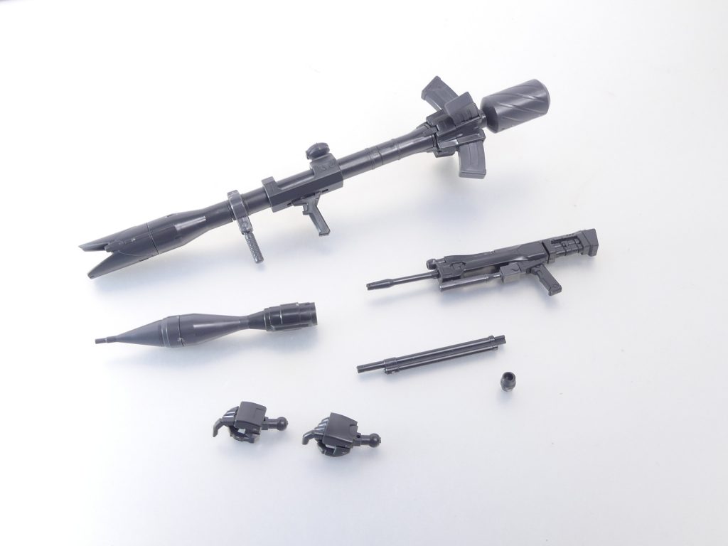 セット内容。・ストライクバズーカ(一式)・デュエルガンダム用ビームライフル(一式)・銃持ち手首(角指・丸指各×1)