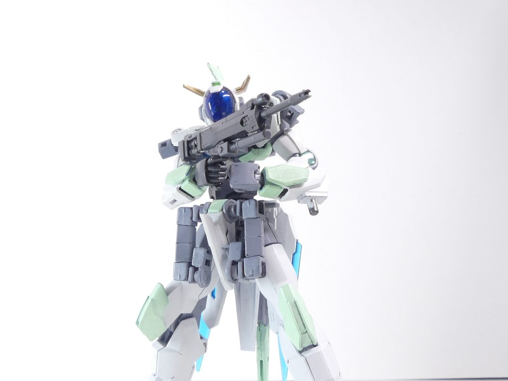 ビーム・ライフル:デュエルガンダムなどが使う一般的な連合製ビームライフル。'00年代、いっぱい買った気がするHGデュエルガンダム。割が細かくなったちょっとRG感のある構成。