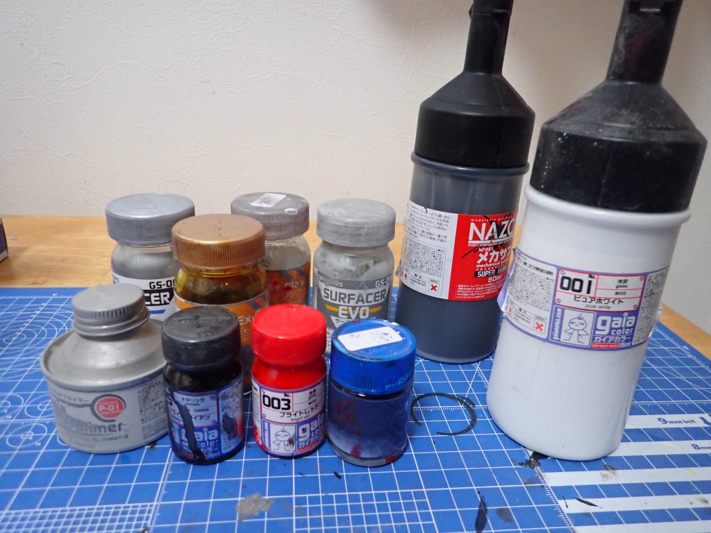 今回使用した塗料です。ナドレの髪見たい部分はマルチプライマーを吹くと塗装できました。
