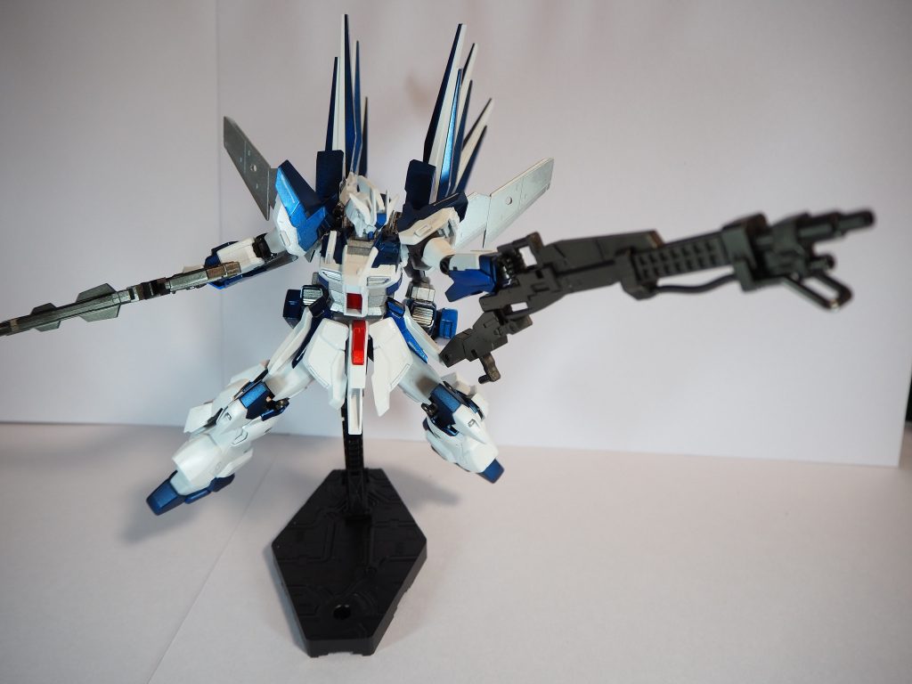 武器はアメイジングストライクフリ-ダムとストライカージンクスのライフルを一部組替えて使用しました。