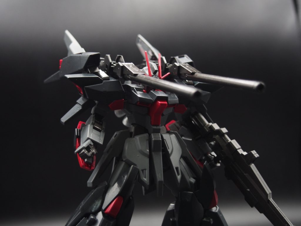フォールディングオービタルランチャー本機のメインウェポンガンダムテルティウムのフォールディングバーストランチャーの防御機構をオミット、AGE-Ⅲオービタルのブースターを搭載し機動力の助けにもなるまたスタビライザーと同様の効果もある