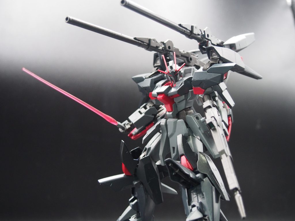 ヴァンガードフルバーストモード本機の全武装を展開した状態形状はV2アサルトバスターを参考にしている。