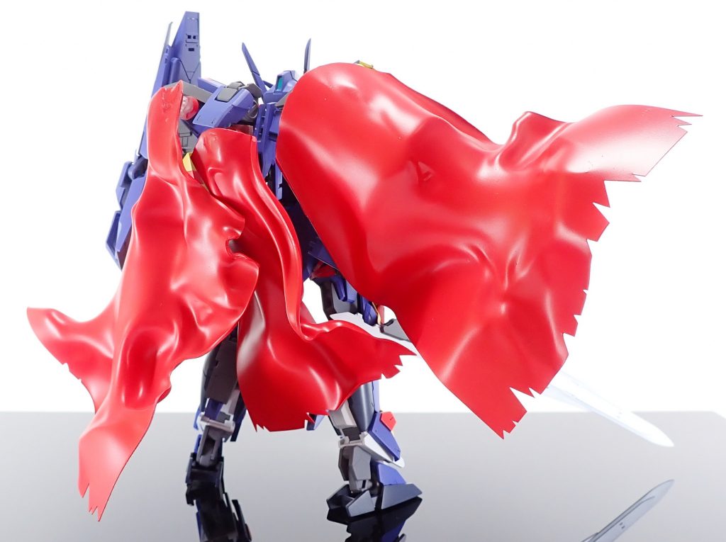 コーティング・クロークはボールジョイントで接続しある程度動かせるように取付ました。