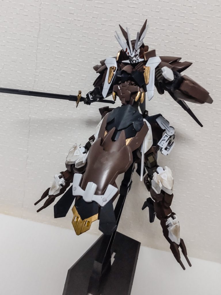 可動域は狭いですが、それなりにポーズは付きます。