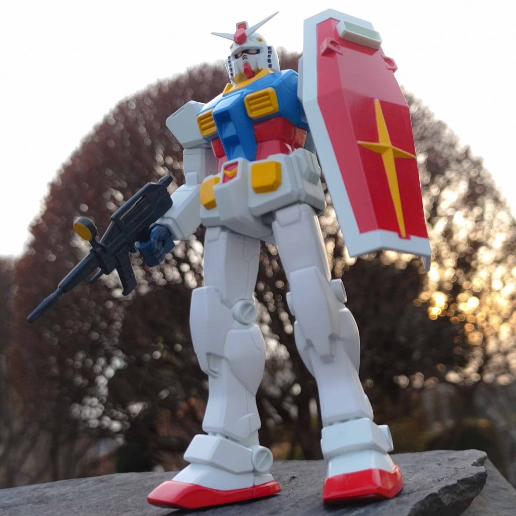 屋外で夕焼けの中撮影