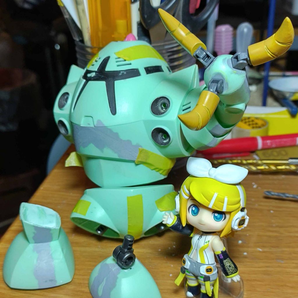 せっかく作り直すのだからと、各部を切ったり繋いだりしてジョイントを組み込んで可動域拡大