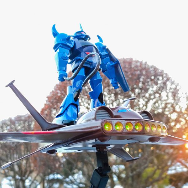 旧キット「グフ＆ドダイ」飛翔