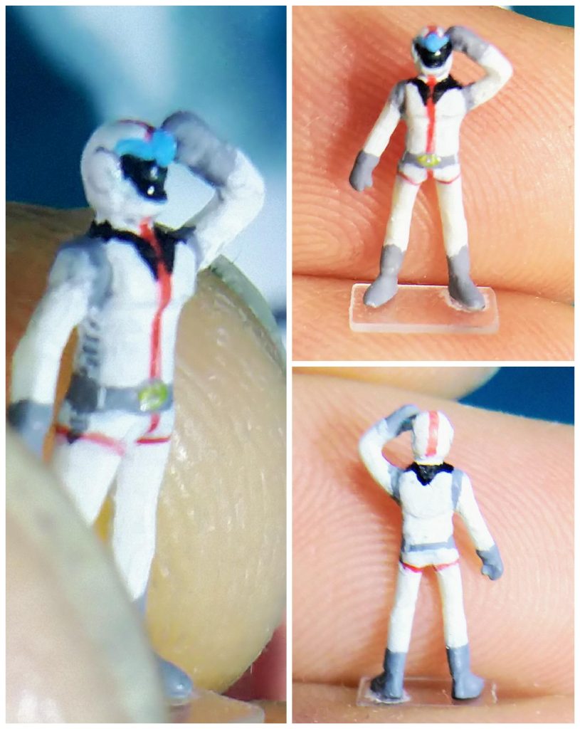 1/144アムロ・レイのフィギュアウエーブ製モビルスタッフのパイロットを改造して製作。細かい塗り分けも頑張ってみました。右手はバイザーシールドを下げているポーズに変更しています。