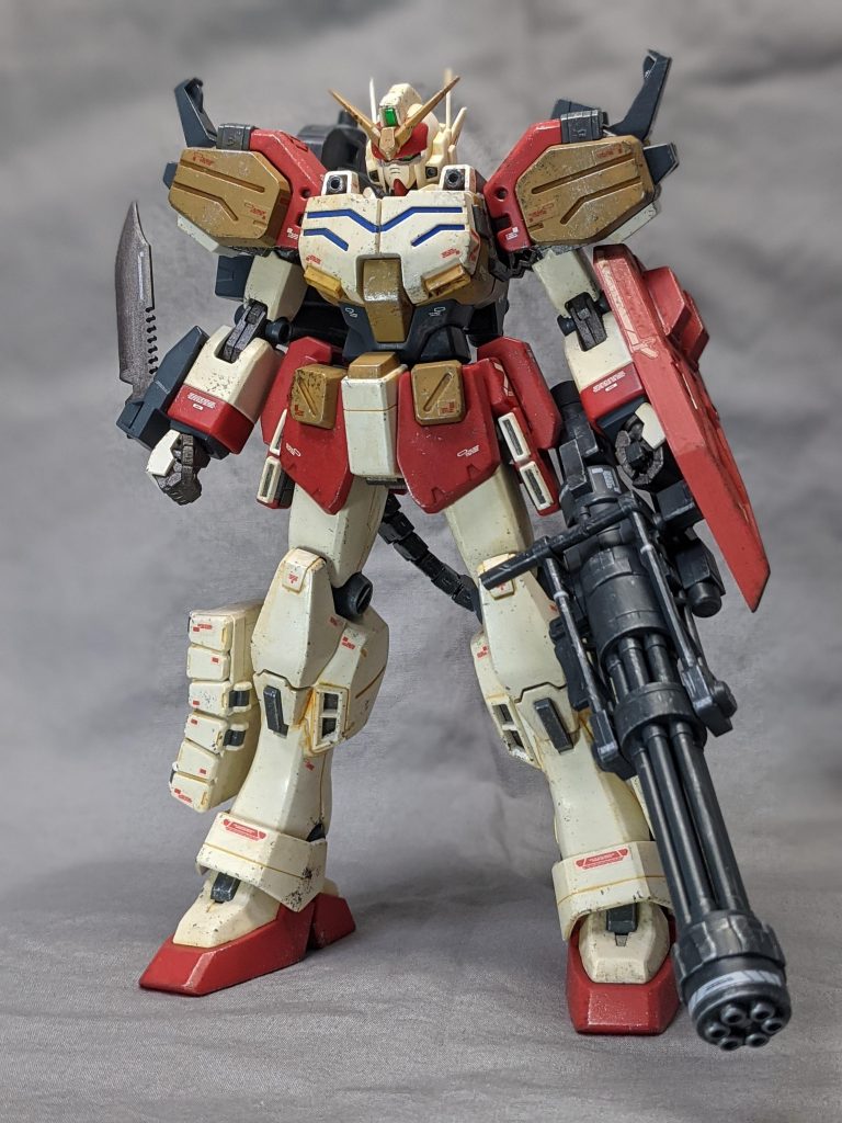 色調を落として渋めに振っています。オレンジでスミ入れ、焼鉄色でチッピングしてから、シタデルカラーのセラフィムセピアでウォッシングしています。