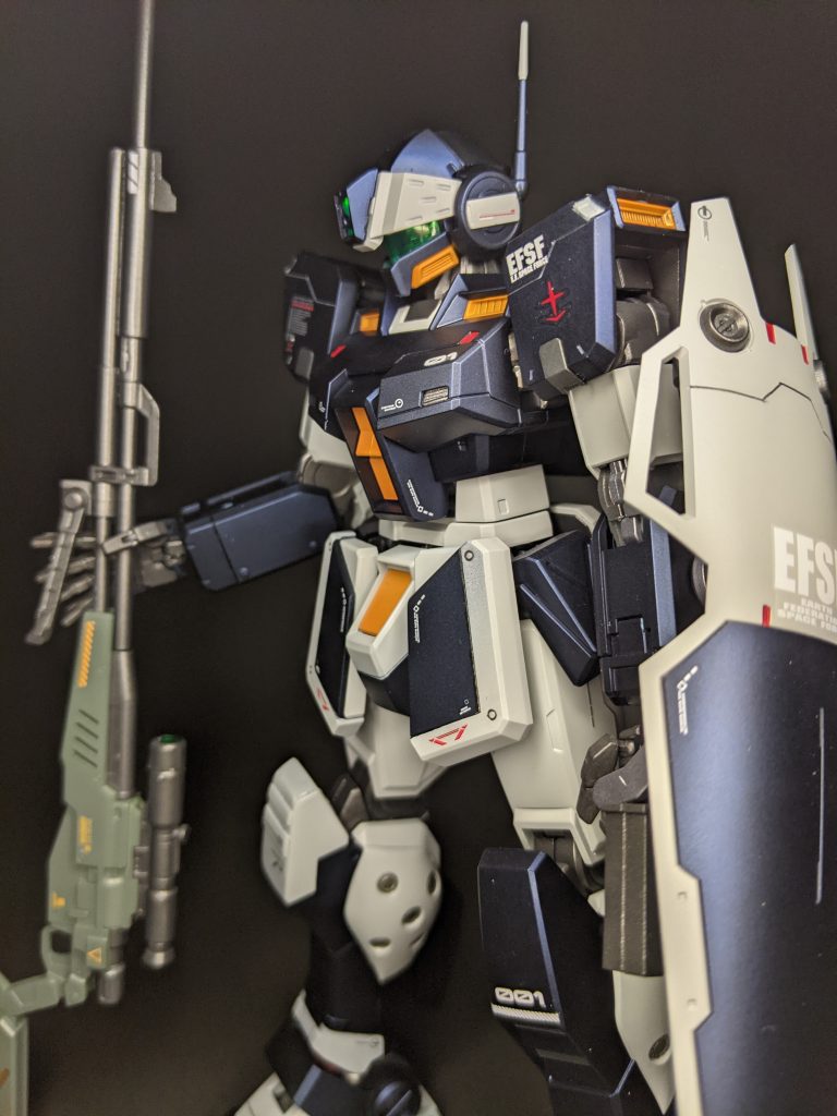 カラーはプリズムブルーブラック、グレーをつや消しでスムースなイメージに。