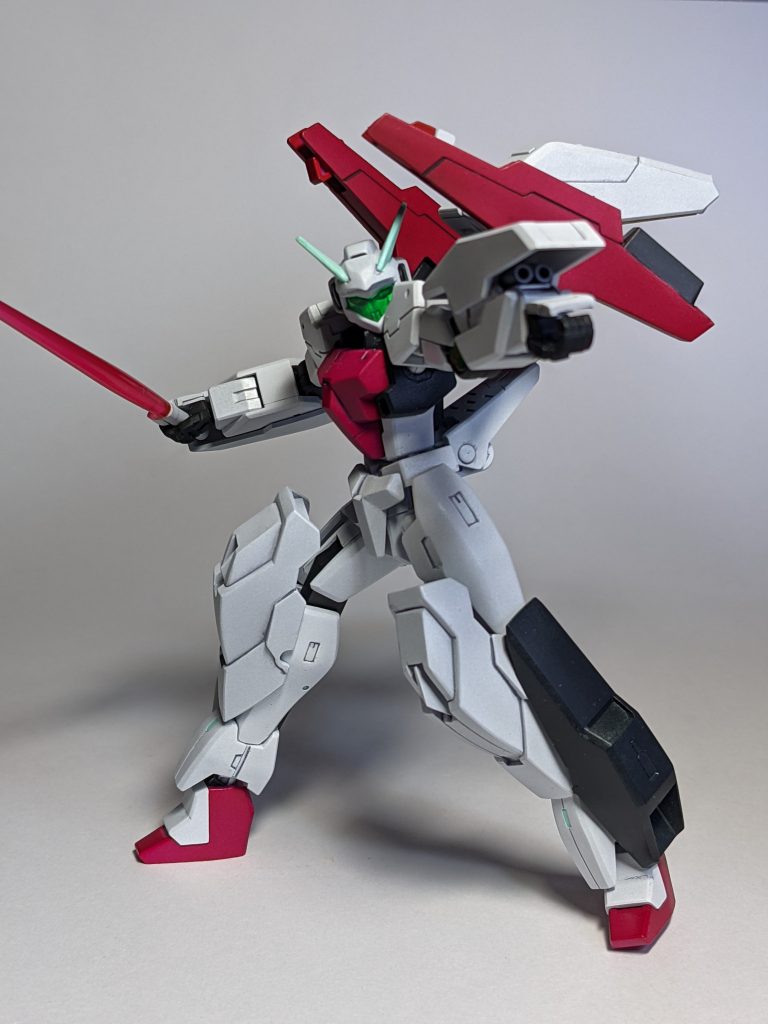 元のアーチャーがバックパックを外すとほぼ丸腰になる上に推進ユニットが無くなるので、単機でも戦闘できる様に強化したというのがコンセプトです。装備もあくまで自衛用なので、そんなに強力ではないイメージです。関節には手を付けていないので可動域は据え置きです。