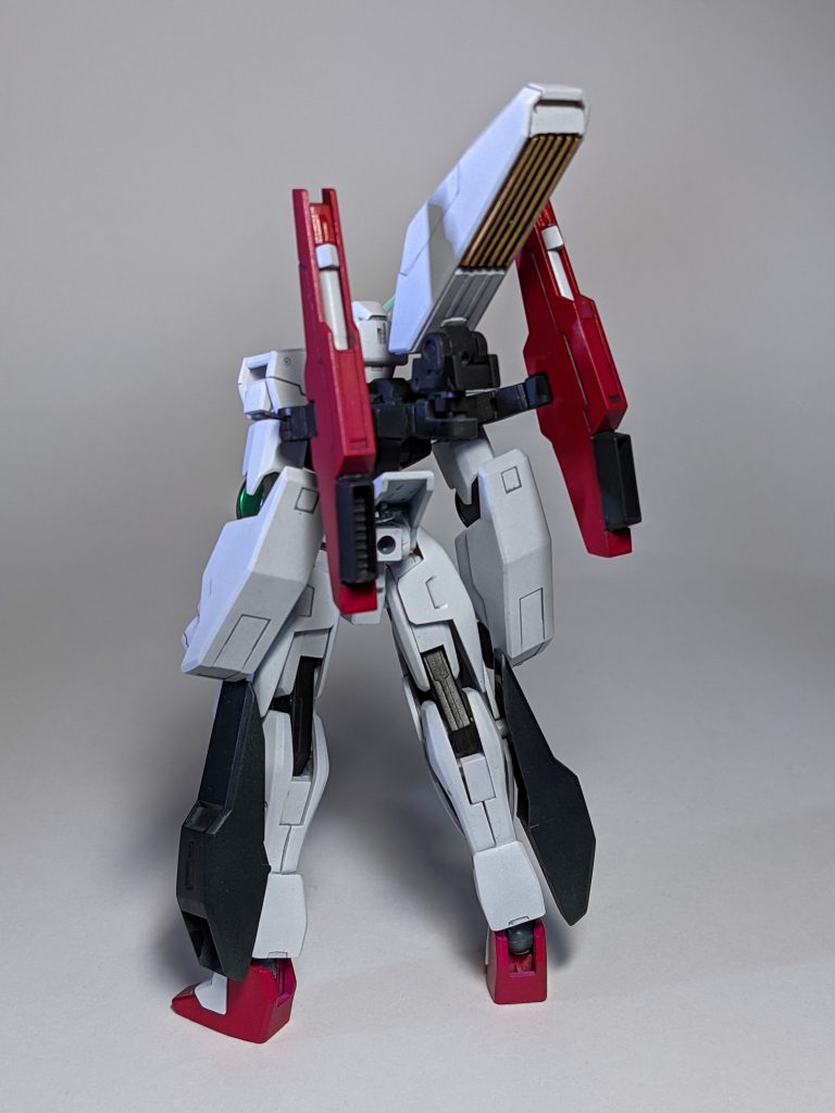 バックパックはライトニングバッグウェポンmkⅢのバインダーとポータントフライヤーのパックをミキシングしました。バインダーはサーベルラック兼用で、金色の部分はシイタケ風のスクラッチで作成しています。