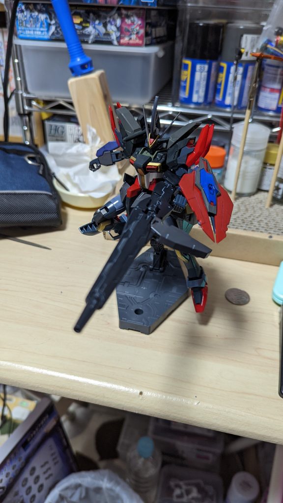 BSG15ケラウノスビームカノン、機体背部にマウントされている折りたたみ式のビーム砲。アーム接続により、比較的安定した威力を維持できる。(名前が被っているのは偶然...)