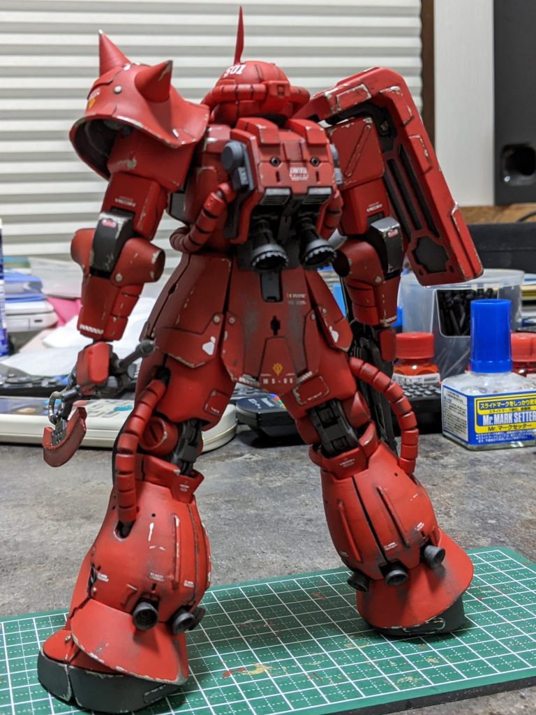 ランドセルは、シャアの特別機と言う事でちょっと高機動っぽく、ふくらはぎのバーニアもデカく!