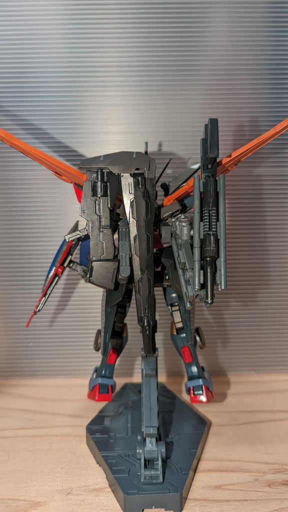 バックショット:様々な部品で構成されているため、統一性は無い。しかし指揮官機に恥じぬ火力を出せるように武装面に抜かりはない。  