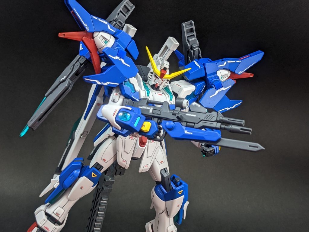 高エネルギービームライフルバレルを追加し単発、バーストなど出力の切り替えが可能。ショートナイフが内蔵してあり、近づかれても即座に対応できる。エクシアのGNソードの要素を足した感じです