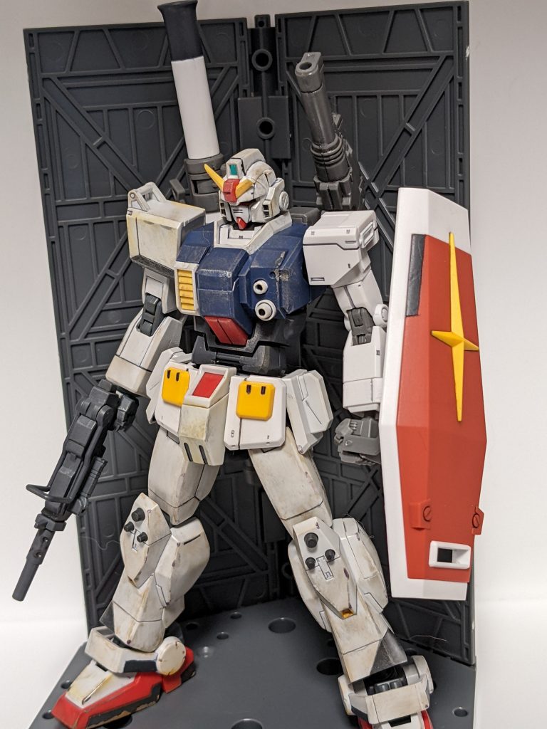 なお、股んとこの赤い部分にある黄色いV、塗り分けめんどくさいので削り取ってしまいましたてへっ☆それではまた来年。良いお年を〜〜 追記・コクピットハッチのとこの三角形も削ったのでした。あと妄想設定の追記をしました。追記2・新しくメイン画像の切り抜き設定ができるようになったので、お試し。