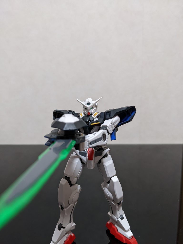 武装はGNソードです。シールドは塗装していないので、なしということで…