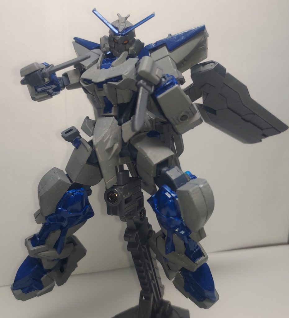 なんの変哲もない短剣です。ブルーフレームと言えば、という装備になりますが「カッパ」でも採用しました。背面の装備は大きすぎるため、近距離戦闘用に装備していますが、なんとも極端な装備ですね。