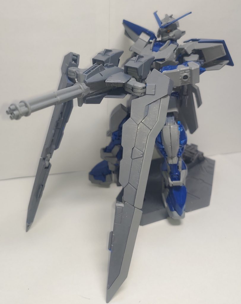 「フツノミタマ」の銃形態です。タクティカルアームズそのままですが、こちらは実弾のみになります。基本的に弾丸は内蔵式で腰部にあるマガジンにって補充可能になります。