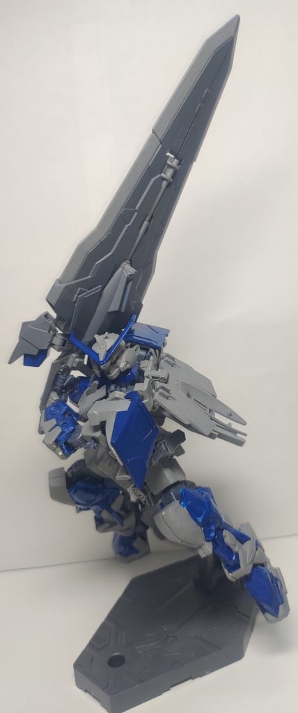 この機体の目玉装備、大銃剣「フツノミタマ」です。とにかく巨大な剣でぶった切る。それだけを行う大剣形態になります。