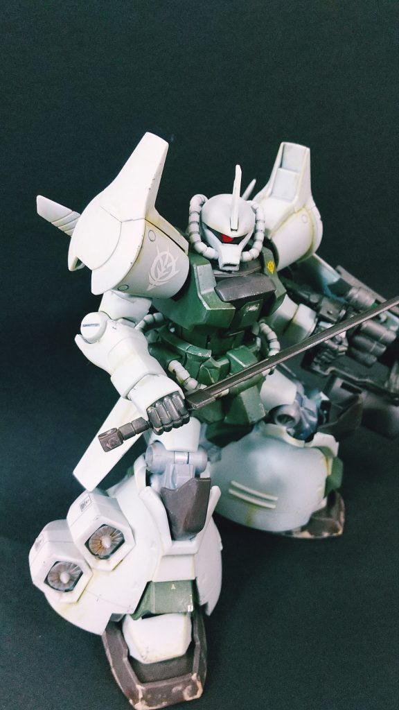 はじめてやってみましたが、ウェザリングはとても楽しかったです。汚し方や汚し度など奥深い世界ですが、次はパーツが壊れた感じにも挑戦してみたい。それにしても、ジオン系のMSは汚しが似合いますね。