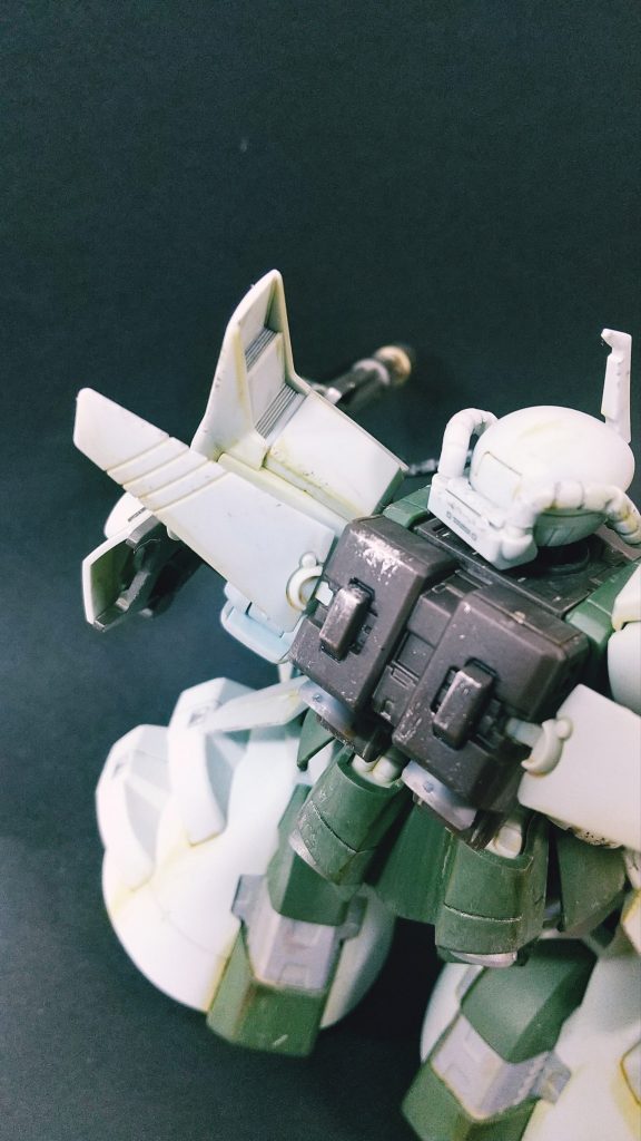 スポンジチッピングでブラックとシルバーを少々。チッピングがすごい良い感じになって嬉しい！暗めのパーツにシルバー散らすと剥げた感じがしていいですね。