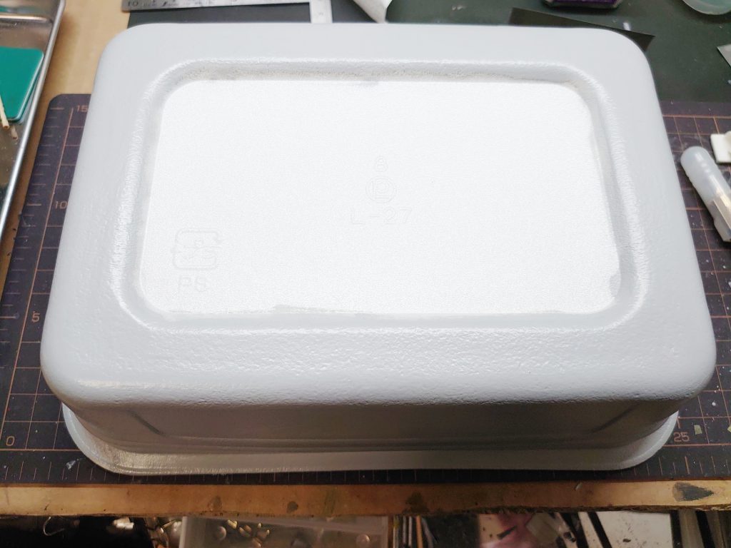 ジオラマはペヤング超大盛を使ってみました！でも発泡スチロールなのでむにゅっと端っこが動くと盛り付けたねんどがひび割れてばかりでした。なのでジオラマにはオススメはしません。  ペヤングはもちろんオススメします👍️ 