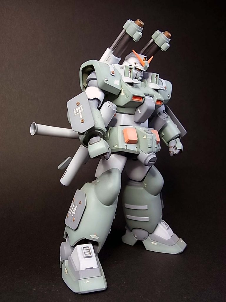 友人のネットコンペに参加するために「ガンダムヘッド搭載型」と銘打ってとりあえず顔だけでジオン兵に恐怖を感じてもらおうという厨二的な設定のもと製作した記憶があります。