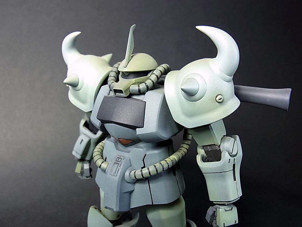 困ってしまうと言えば、装着しようとすると前腕部の塗装が100%剥がれてしまうシールドはどうしたものかと迷いながら20年以上、一度も装備されていません。