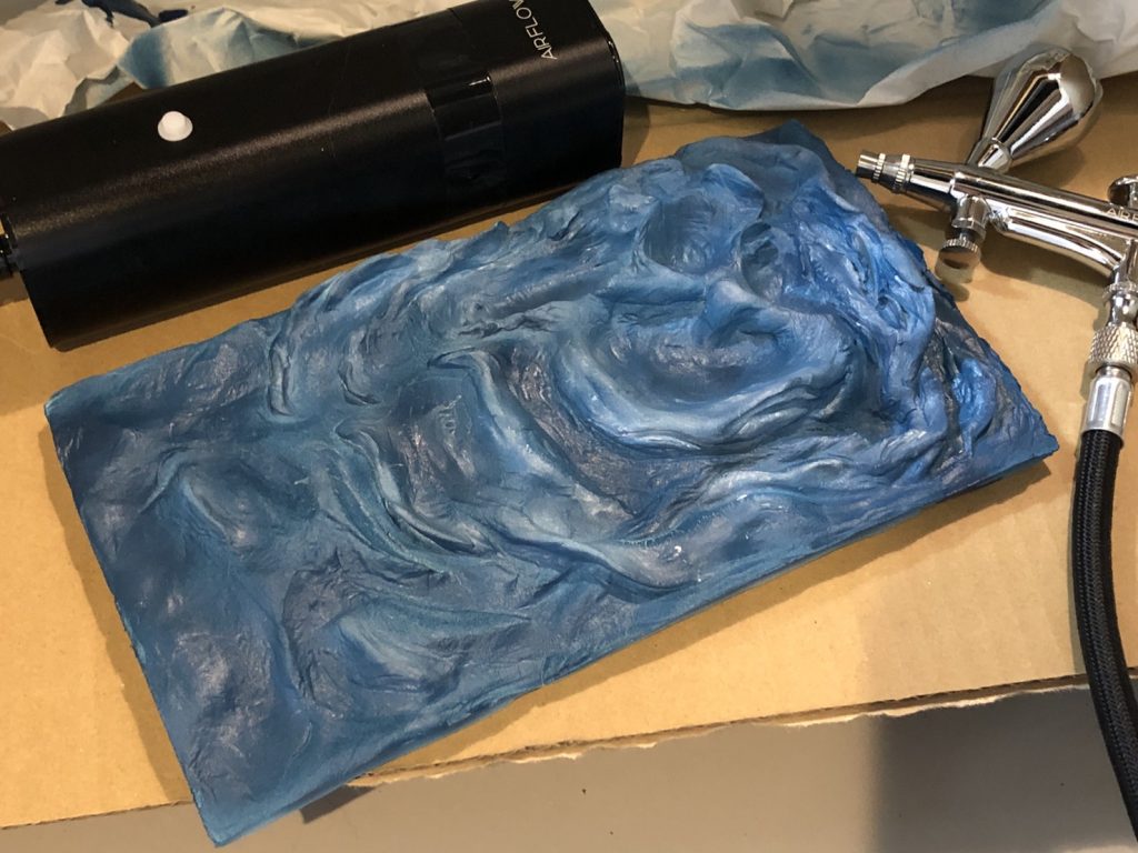 充電式のエアブラシも買ってみたので練習をかねて粘土に塗装！ムラが出来ても気にならないので雰囲気重視で笑