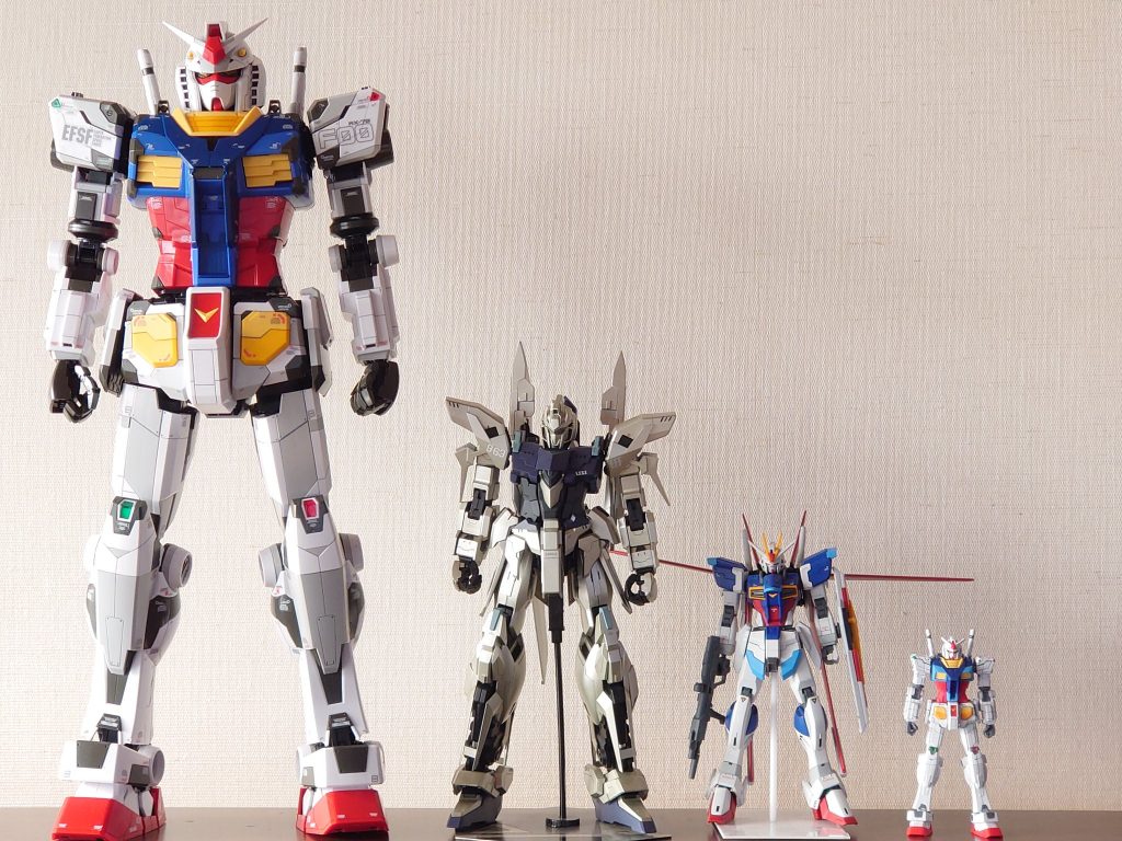 サイズ比較です、右から1/200 HG　MG　1/48です