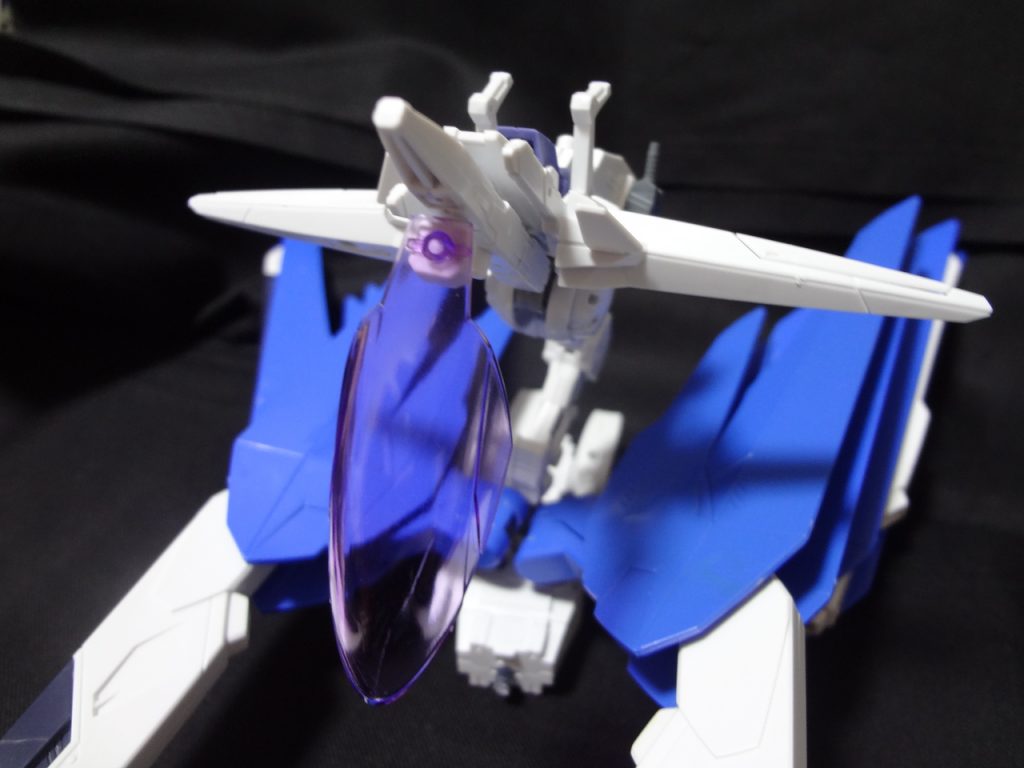 ●高機動ユニットあのアングルですと指揮管制アンテナとフェイスシールドが見えないと思うのでこちらで紹介。フリーダムの羽四枚以外は30MMを組んで作ってます。フェイスシールドはジェットバイクを利用。ヘルメット部は上下自由に動かせます。