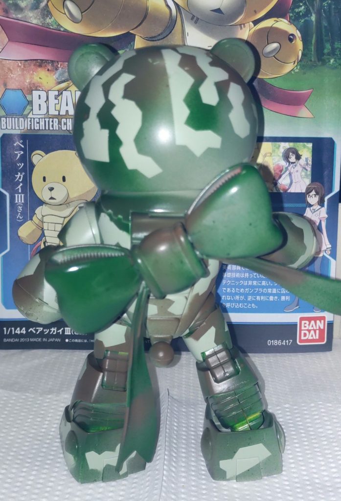 後ろ頭とデカリボン。