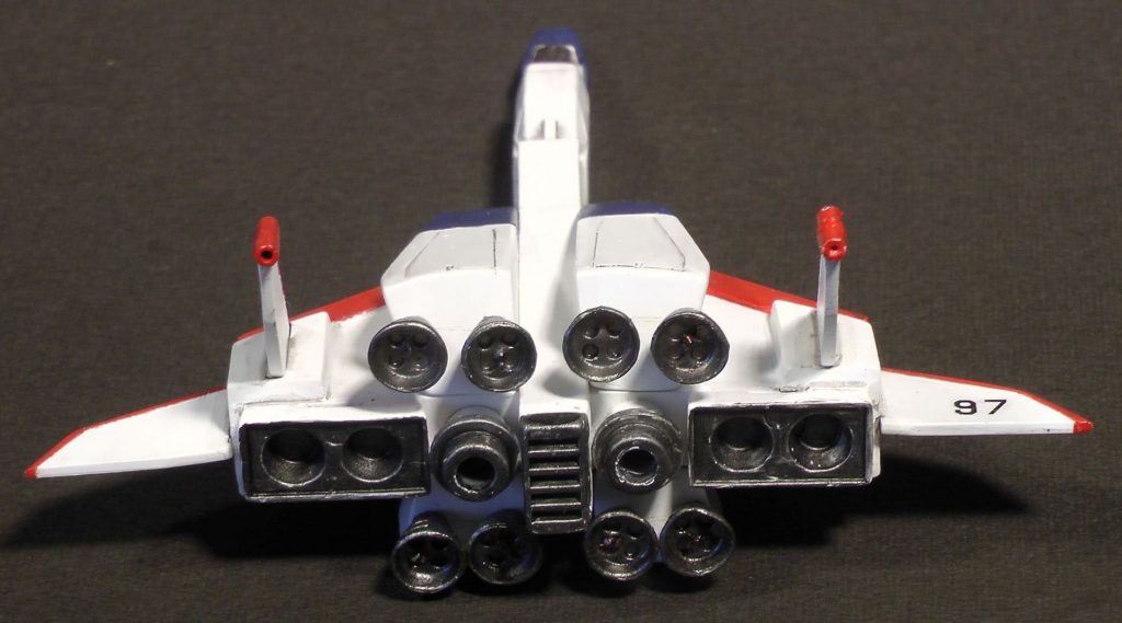 バーニアはかなり小さいので、食玩のものを切り取ったり、ジャンクパーツを組み合わせたりしました。