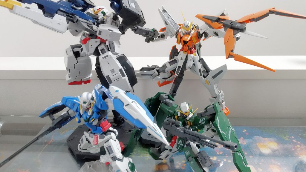 以上、MGガンダムヴァーチェでしたこのサイズでヴァーチェとナドレをここまで再現できるのはさすがのMGクオリティです。どちらで飾るか悩むぐらい、どちらも完成度が高いです。最後はガンダムマイスター、勢揃いです笑