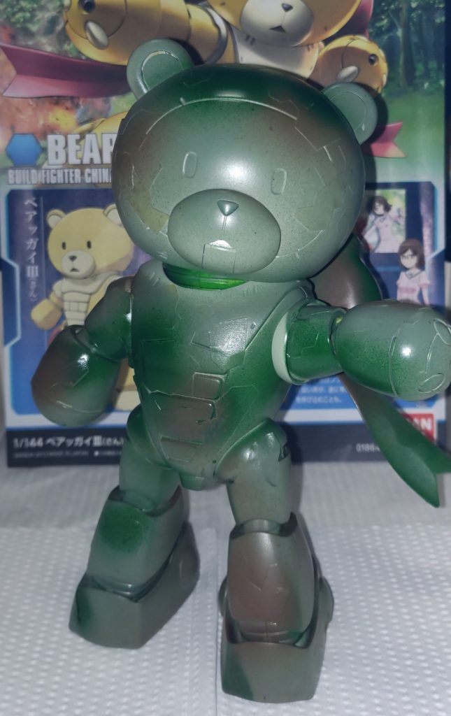 全体に濃い緑をスプレー塗装してから、茶色のスプレーを少し乗せました。