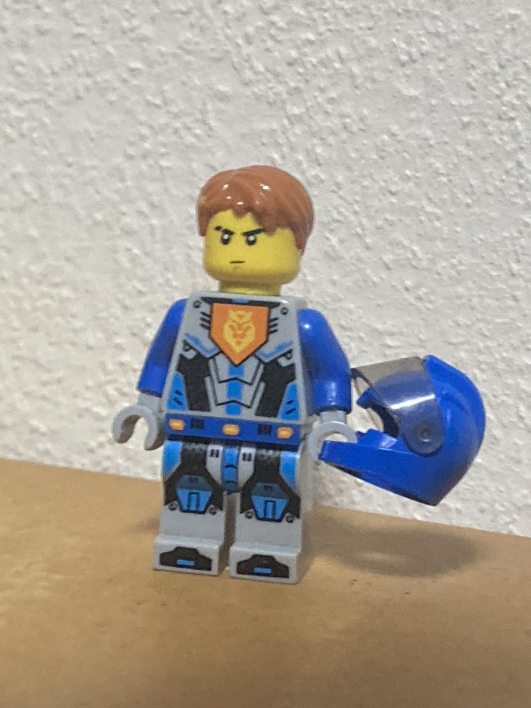 パイロット設定アレン=クロニクルグリプス戦役後にオーガスタ研究所を抜け出した準強化人間。幼い頃に逃げ出せたためニャータイプとしての能力はそれ程高くはない。また、他の強化人間よりも精神は安定している。19歳の階級は少尉。