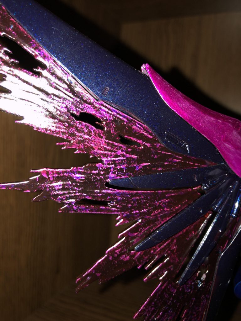 上手くいかなかったけど羽は禍々しくするためラップ塗装してます