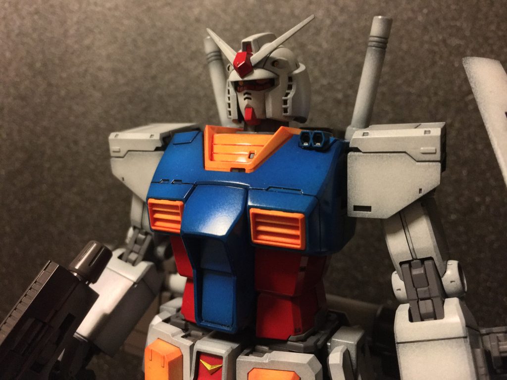 トリコロールカラーには色ノ源を初使用。なかなかいい塗料ですね!胴体の青いパーツは2回程ドボンしていて、これも失敗している箇所はあるのですが、パーツがもろくなったりしたら嫌だなぁと思って諦めました…(´・ω・`)