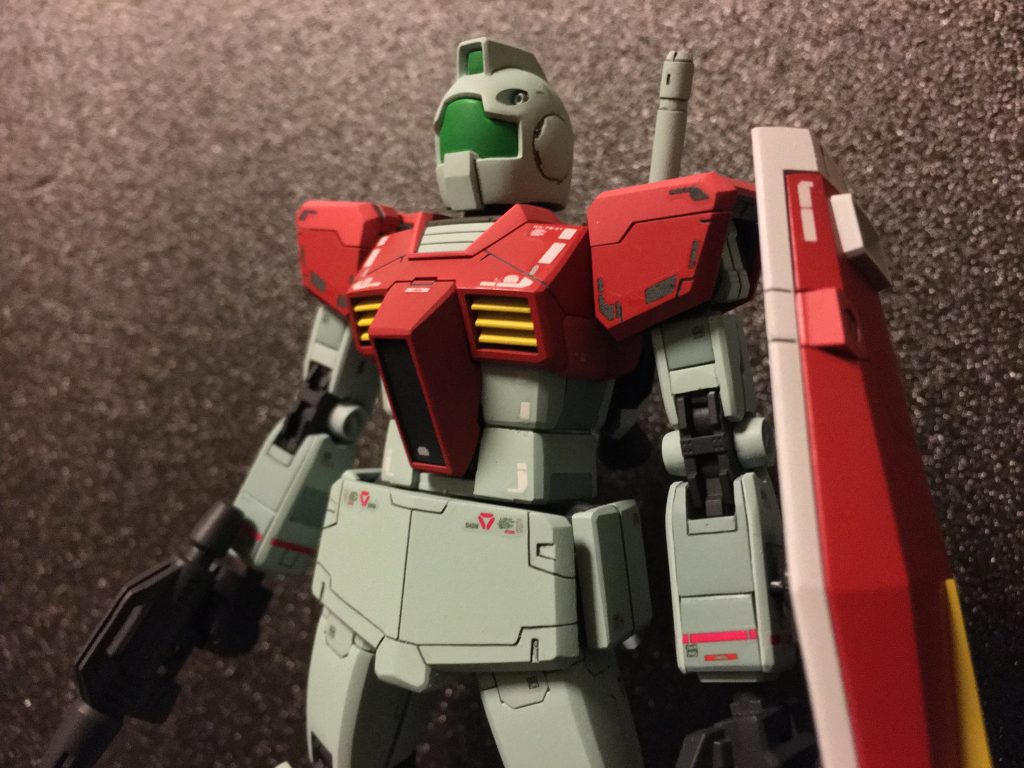 「量産機のジムがガンダムと同じ量のディテールがあるのはおかしい気がする」と思い、RGガンダムに元々あったディテールは結構埋めてます。