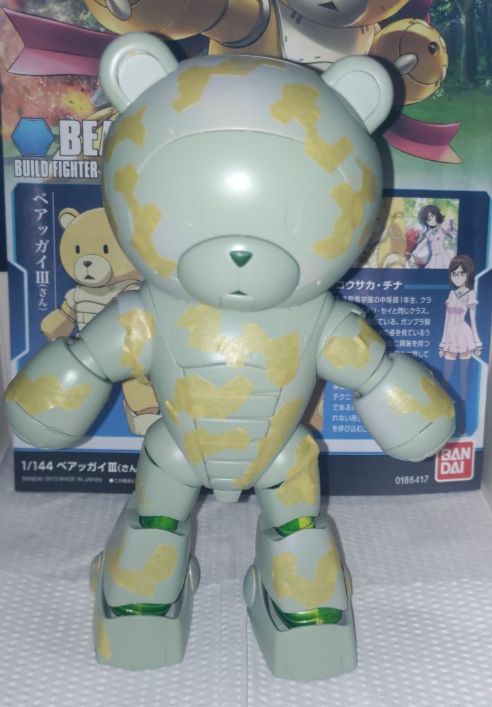 迷彩用のマスキングテープを貼りました。