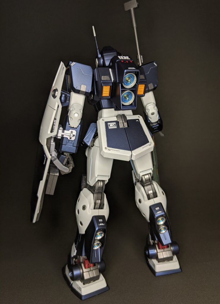 バーニア類、ふくらはぎなどには金属パーツを追加。メインバーニアにはICピンで印象を強くできたかと思います。