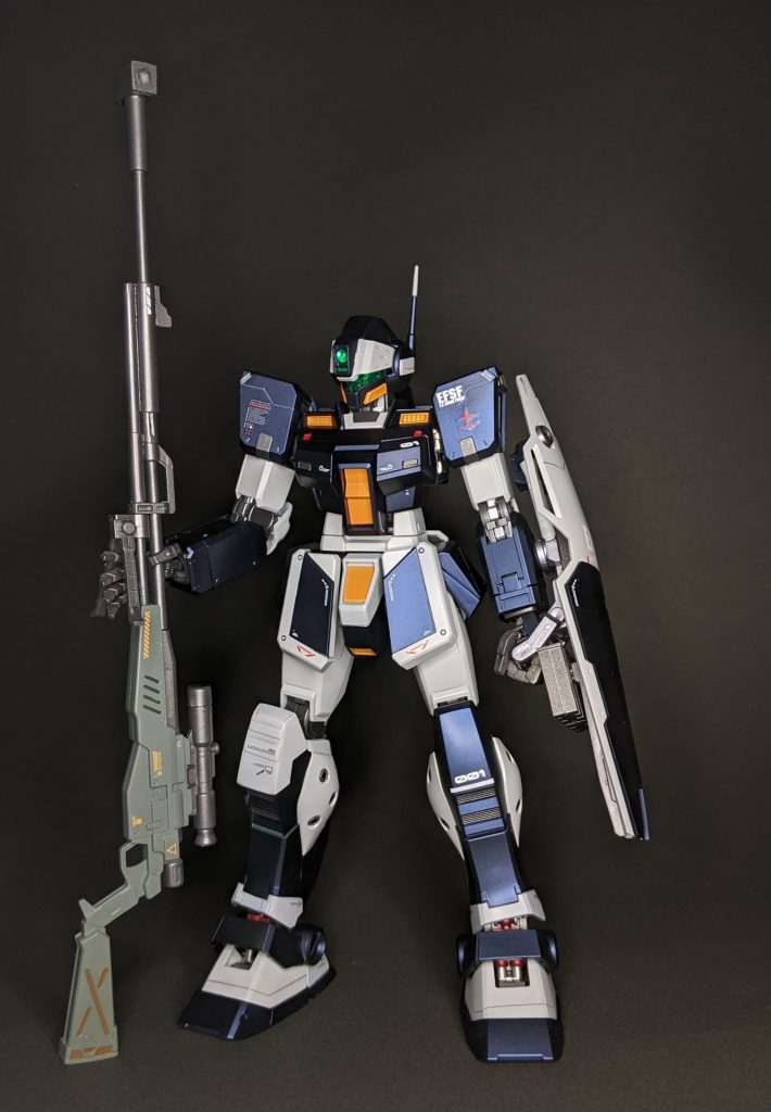 立て膝用の膝アーマー、ライフルの延長を行いました。各部センサー(額、ライフルスコープ)部分はUVレジンで質感アップしてます。