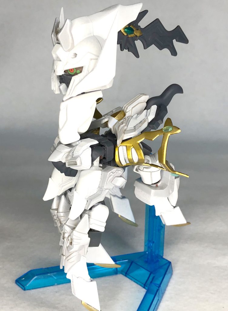 MA「アルセウス」形態パーツ組み替えで変形！MS時腕から伸びてた爪を両足に据えて剣先は後頭部、柄は首にとそれぞれ接続！フレームももちろんいじっていますが...こちらの説明は動画のほうが分かりやすいかな💦お時間ありましたら是非🙇‍♂️