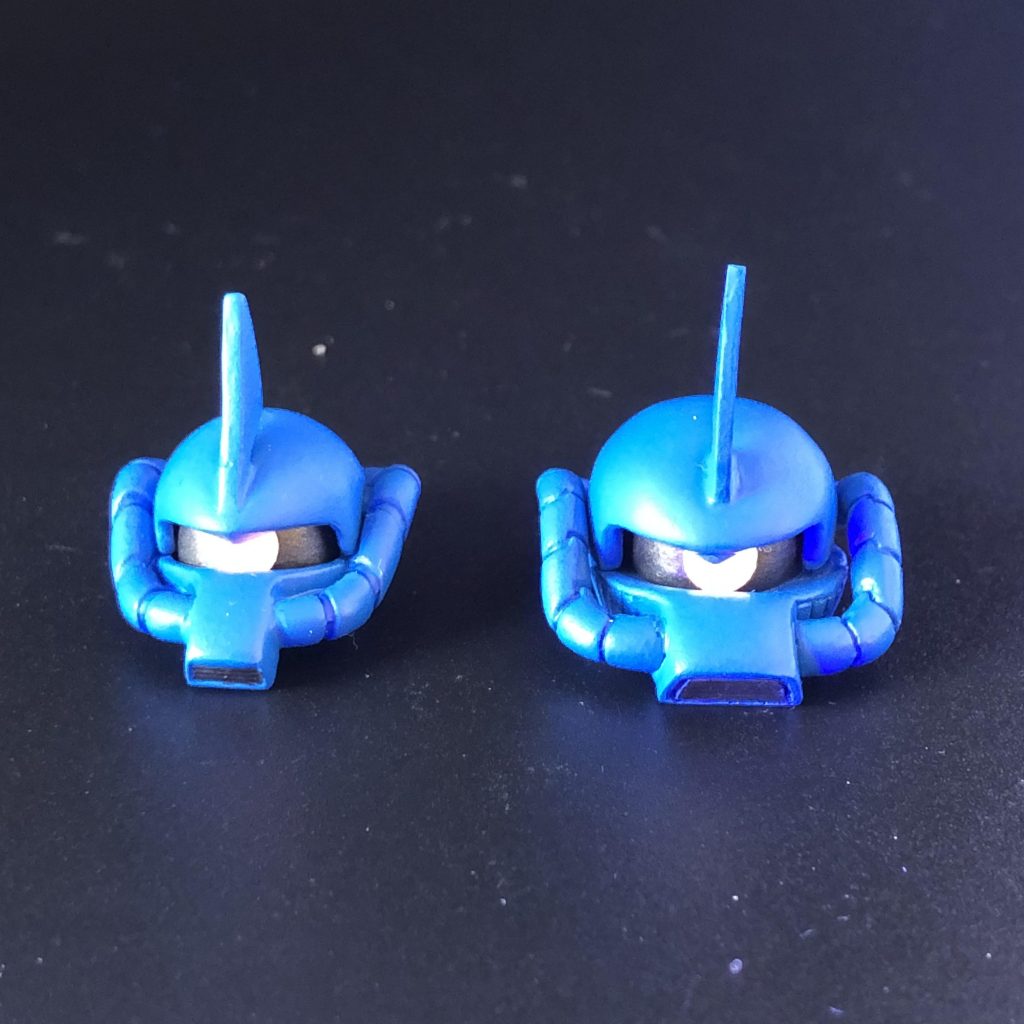 グフも、頭を少し大きくしています。