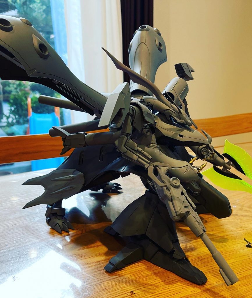 そして気がついたら腕にはデジモンのプラモはついてるわ４本足にはなってる感じで化け物みたいな感じになってました( ´∀｀)笑